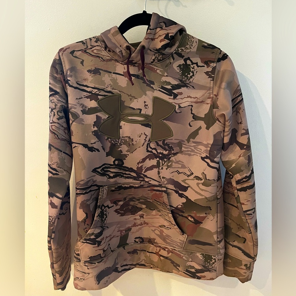 Under armor Barren print camouflage camo sweatshirt petite.